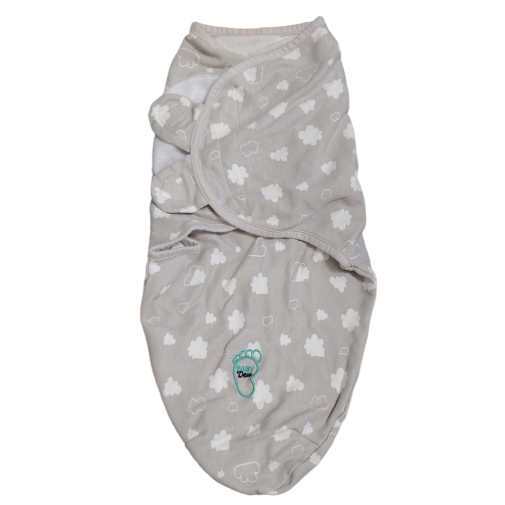 11 Piece Newborn Clothing Christmas Holiday Footie Swaddle Vest Mitten Lot - Picture 3 of 8